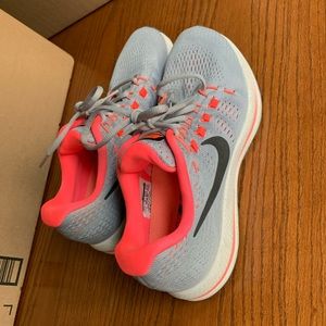 Nike Zoom Vomero 12 Running Shoes